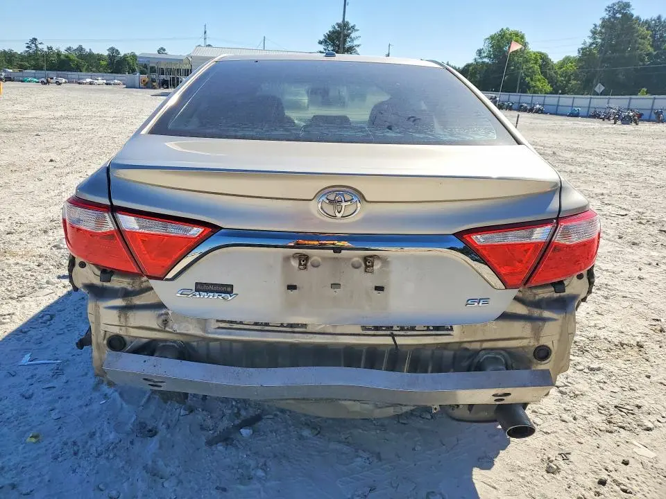 2016 TOYOTA CAMRY SE  