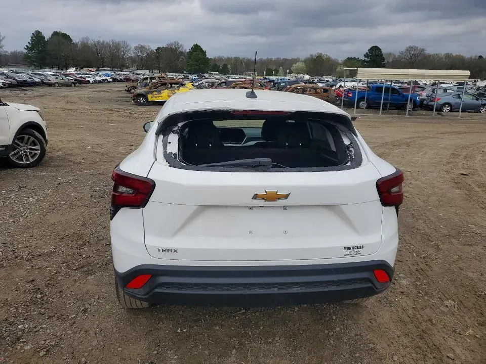 2024 CHEVROLET TRAX LS  