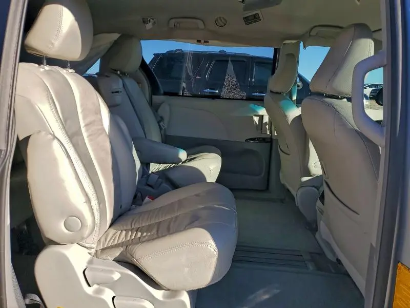 2013 TOYOTA SIENNA LE  