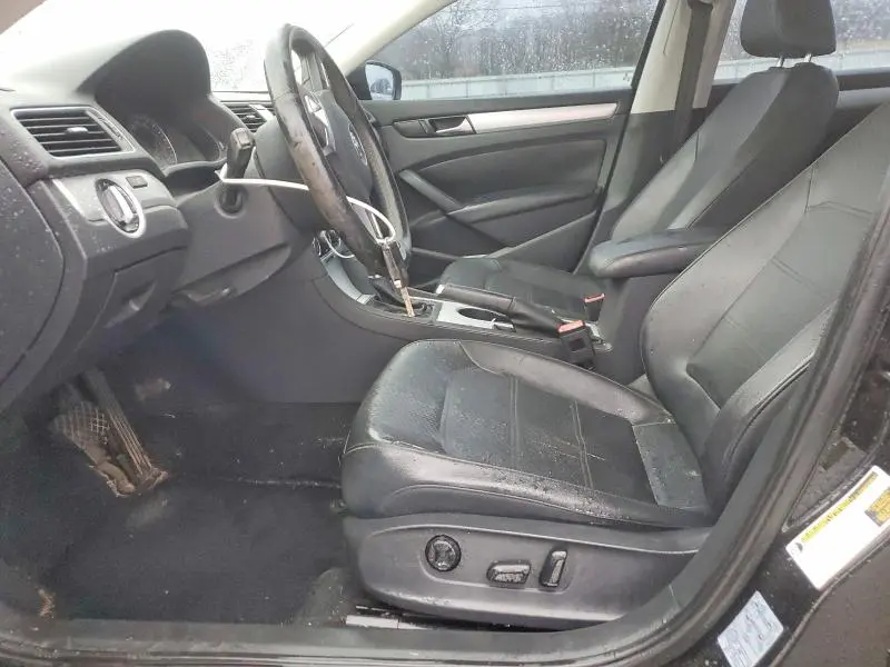 2013 VOLKSWAGEN PASSAT SE  