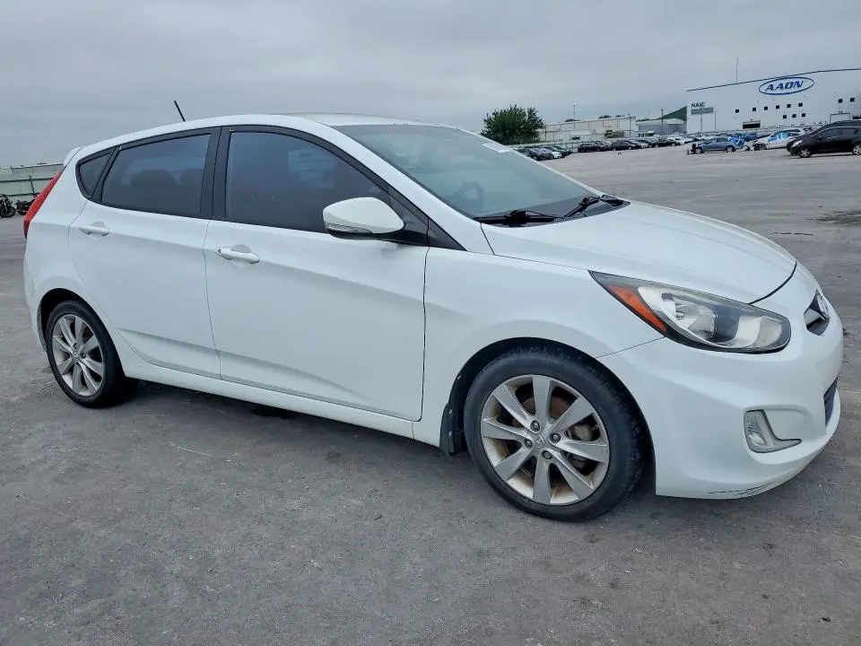2013 HYUNDAI ACCENT SE  