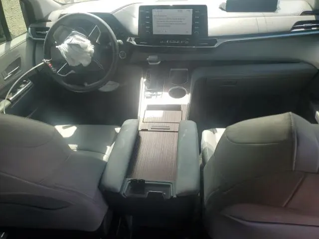 2023 TOYOTA SIENNA XLE  