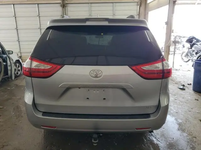 2019 TOYOTA SIENNA XLE  