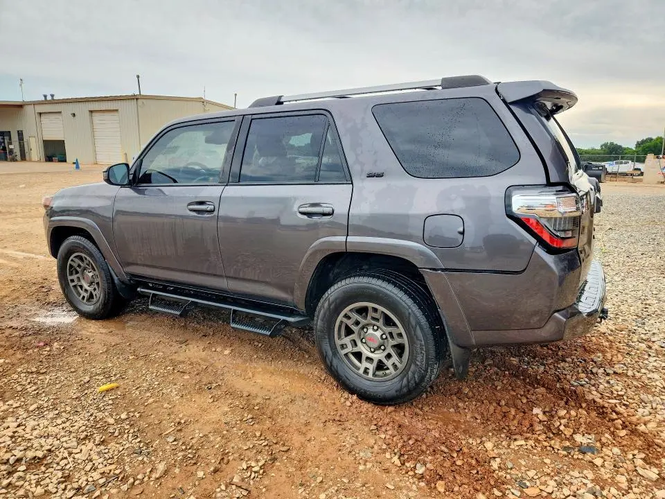 2020 TOYOTA 4RUNNER SR5  