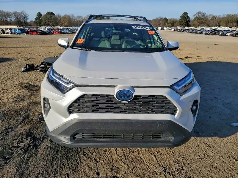 2024 TOYOTA RAV4 XLE PREMIUM  