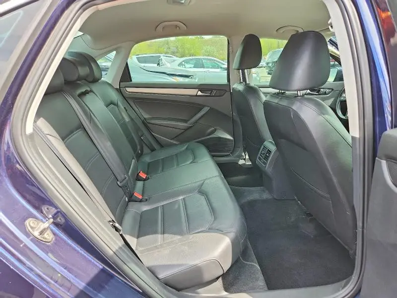 2015 VOLKSWAGEN PASSAT SE  