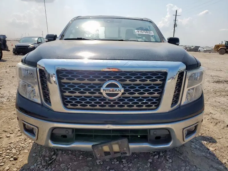 2017 NISSAN TITAN SV  