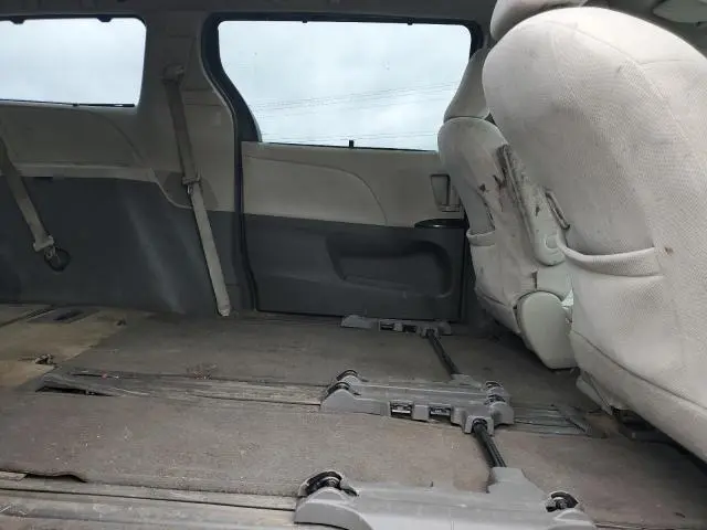 2011 TOYOTA SIENNA LE  
