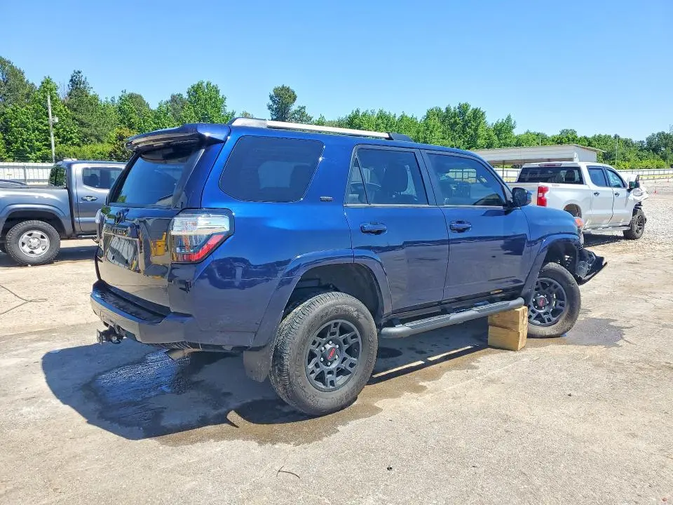 2024 TOYOTA 4RUNNER SR5  