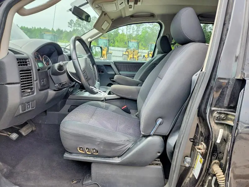 2010 NISSAN TITAN SE  