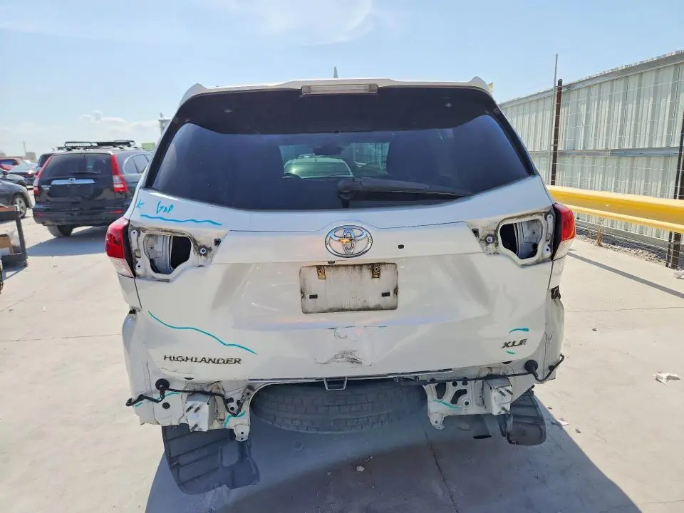 2017 TOYOTA HIGHLANDER XLE  
