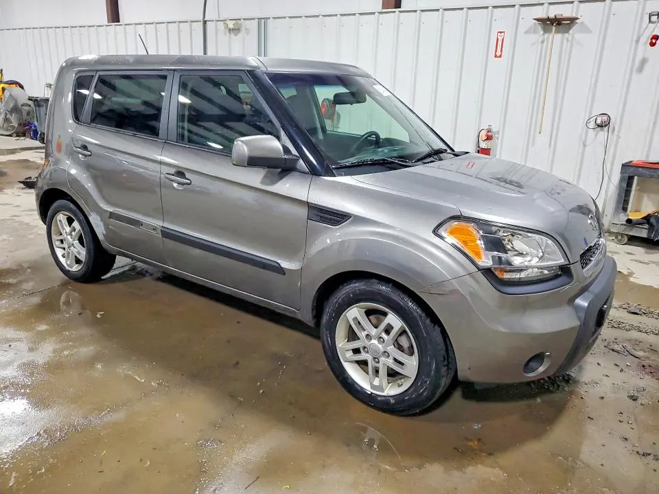 2011 KIA SOUL +  