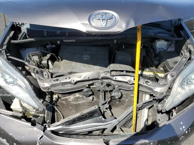 2011 TOYOTA SIENNA XLE  