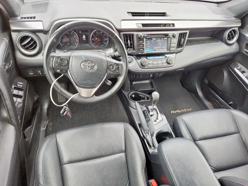 2018 TOYOTA RAV4 SE  