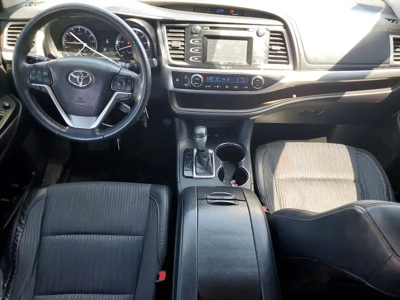 2015 TOYOTA HIGHLANDER LE PLUS  