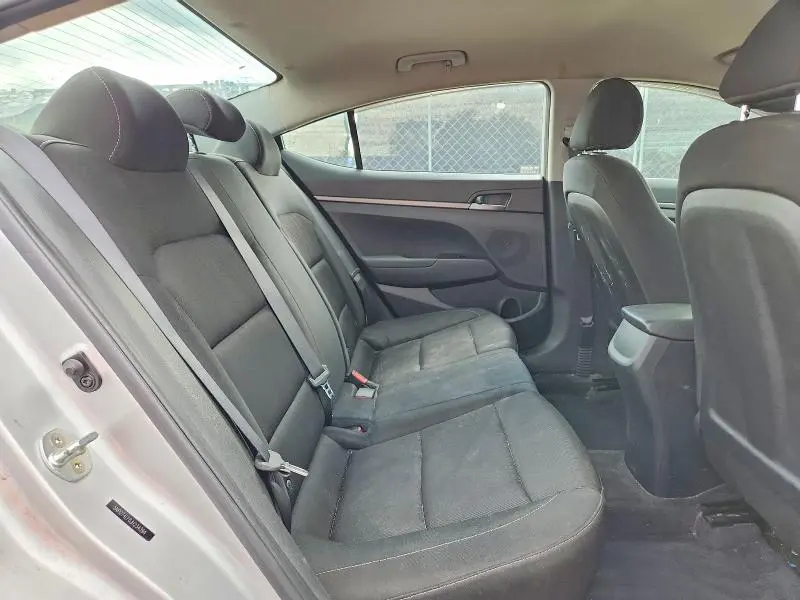 2018 HYUNDAI ELANTRA SE  