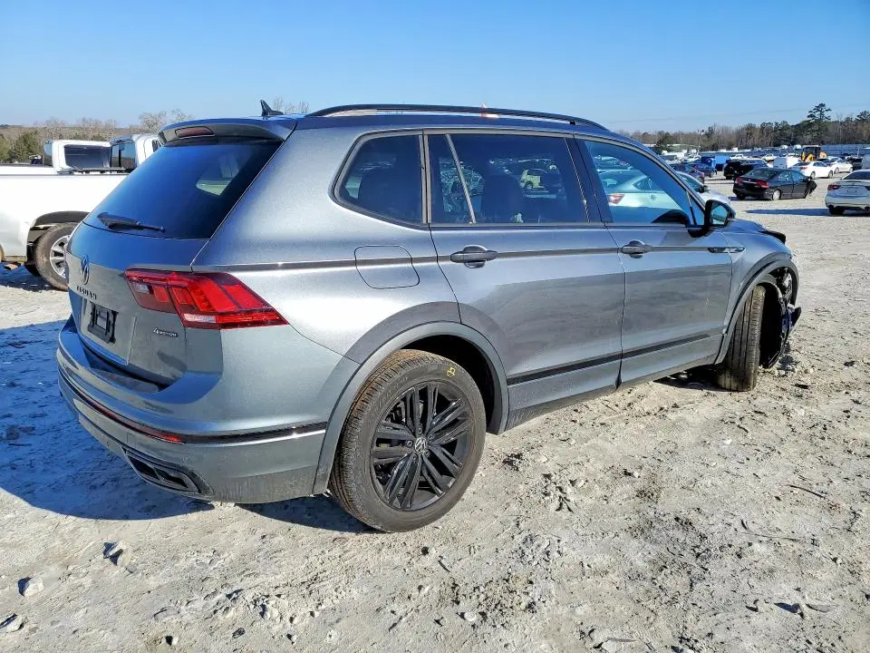 2022 VOLKSWAGEN TIGUAN SE R-LINE BLACK  