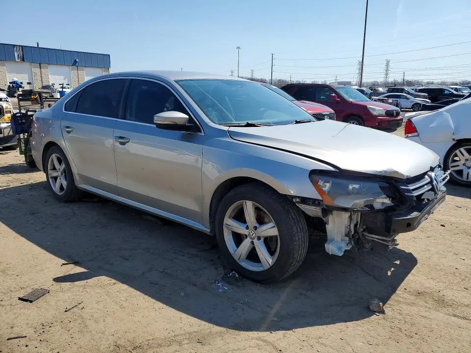 2014 VOLKSWAGEN PASSAT SE  