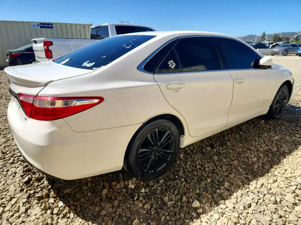 2015 TOYOTA CAMRY SE  