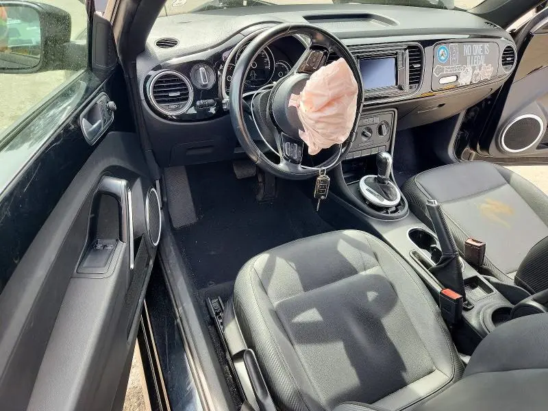 2016 VOLKSWAGEN BEETLE SE  