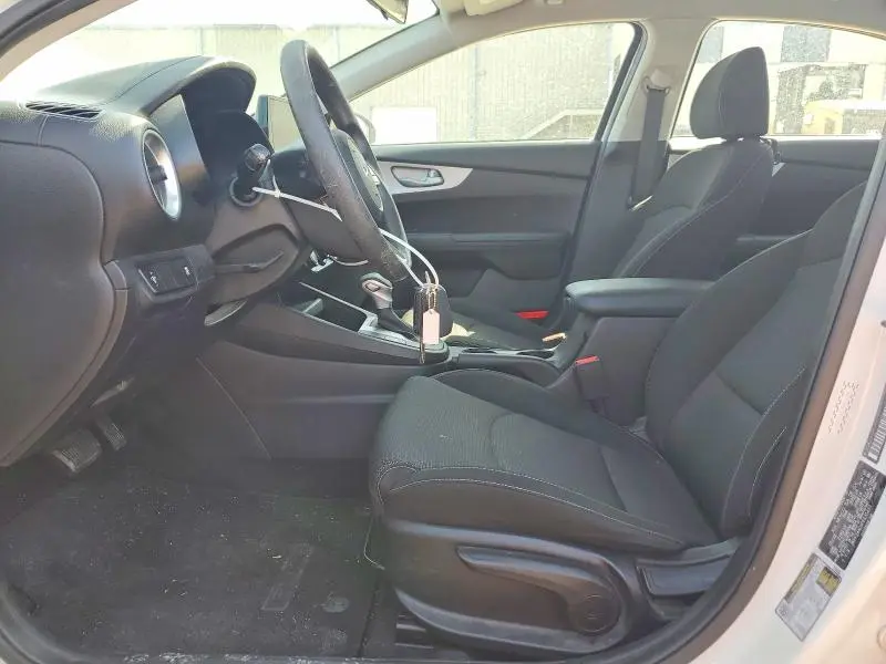2023 KIA FORTE LX  