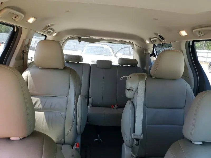 2015 TOYOTA SIENNA XLE 8-PASSENGER  