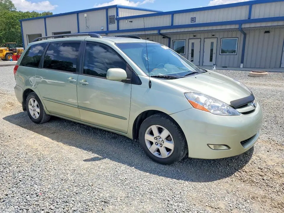 2010 TOYOTA SIENNA XLE  