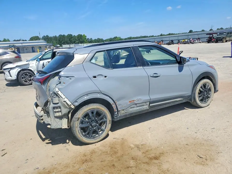 2024 NISSAN KICKS SR  