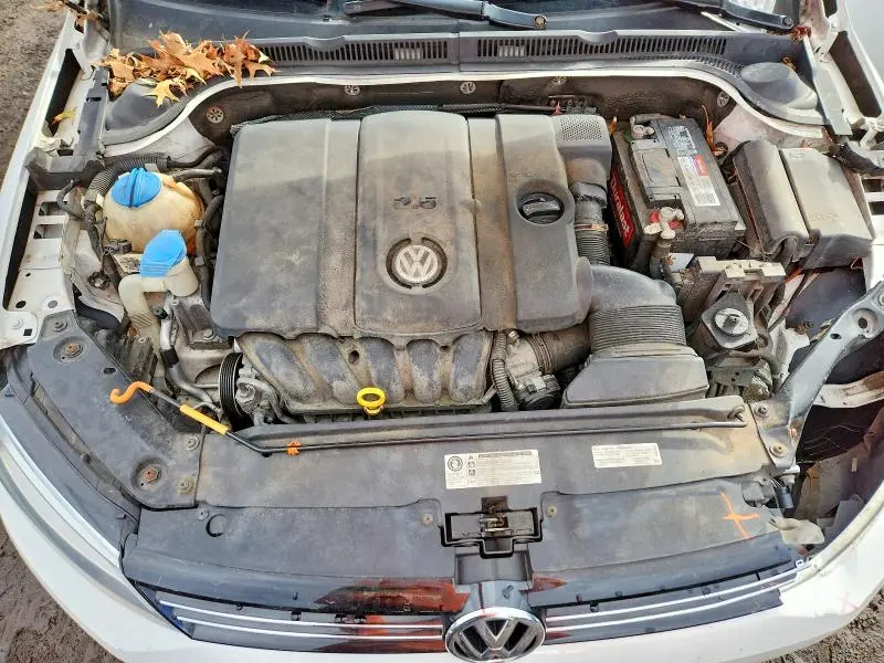 2013 VOLKSWAGEN JETTA SE  