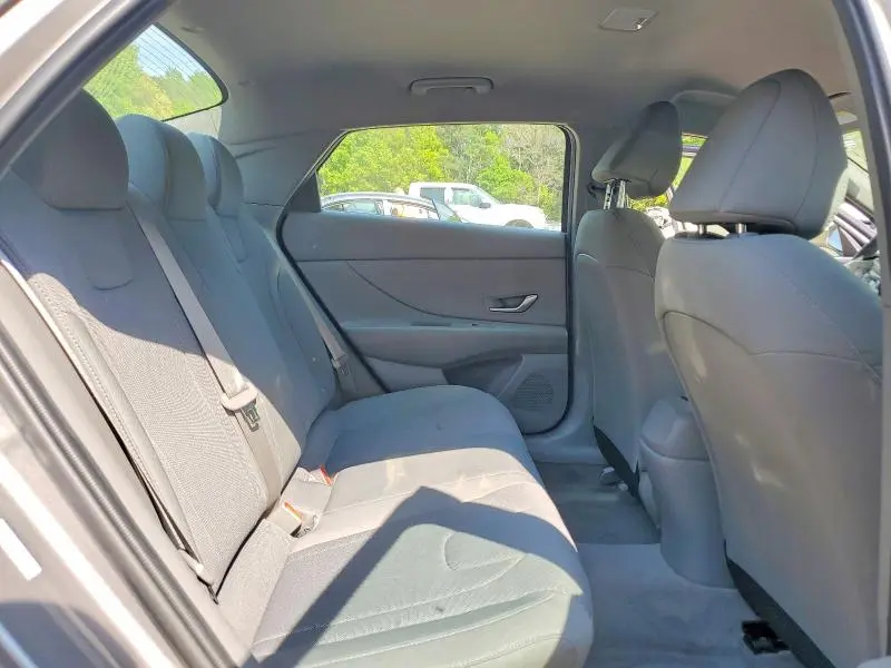 2023 HYUNDAI ELANTRA SE  