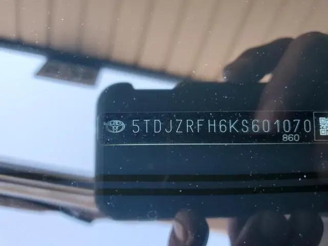 2019 TOYOTA HIGHLANDER SE  