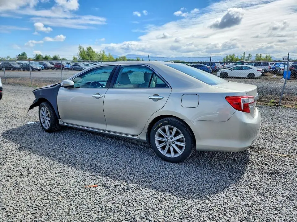 2014 TOYOTA CAMRY XLE  