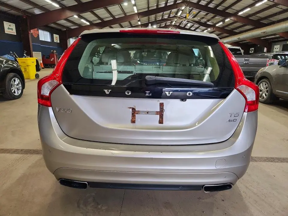 2015 VOLVO V60 PLATINUM  