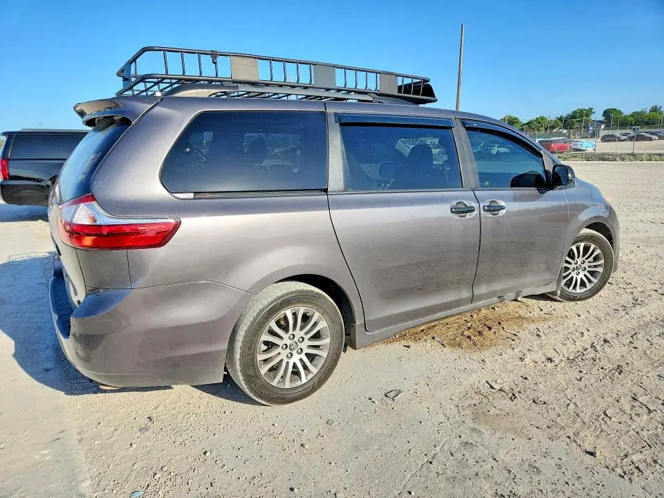2018 TOYOTA SIENNA XLE PREMIUM 8-PASSENGER  