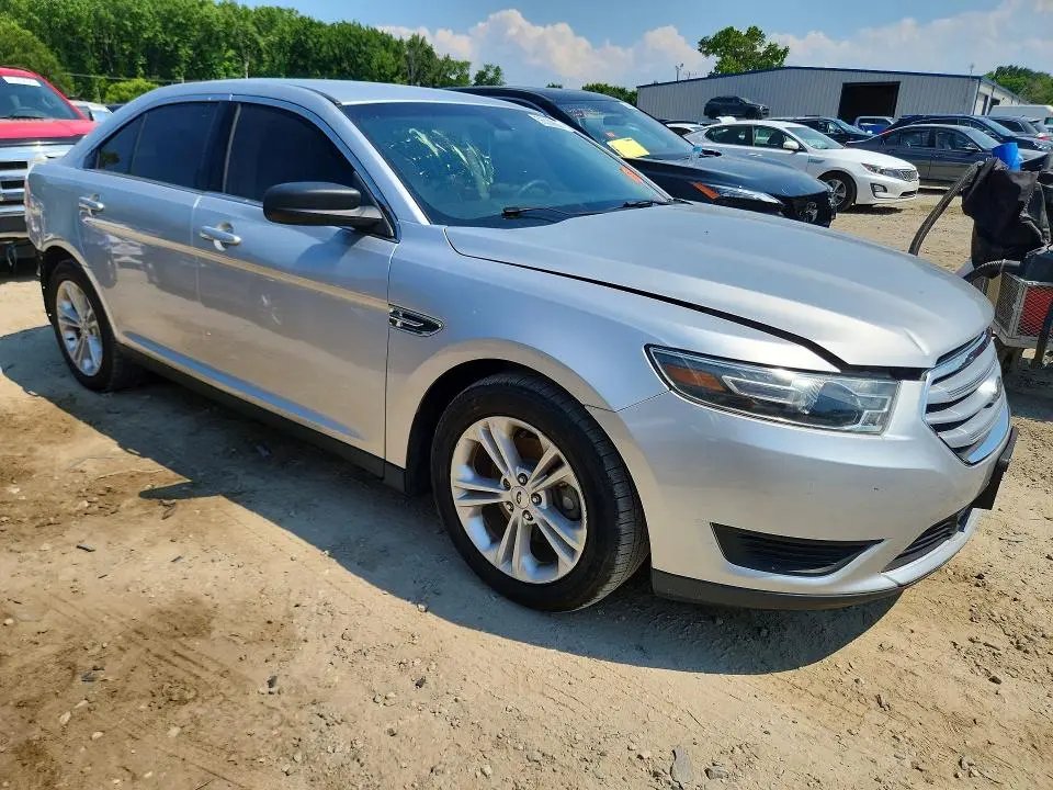 2015 FORD TAURUS SE  