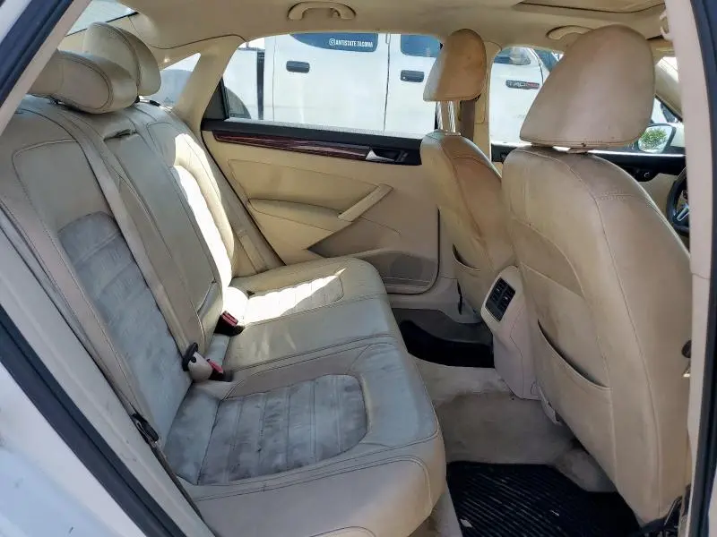 2013 VOLKSWAGEN PASSAT SEL