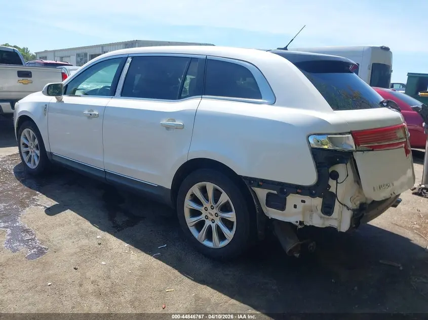2013 LINCOLN MKT  