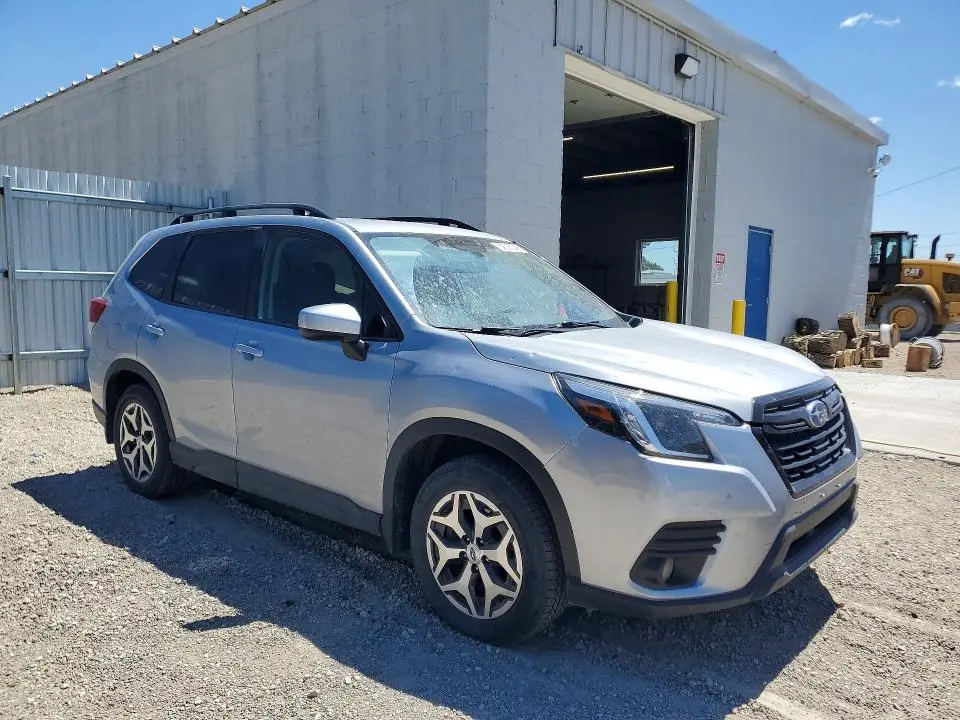 2023 SUBARU FORESTER PREMIUM  