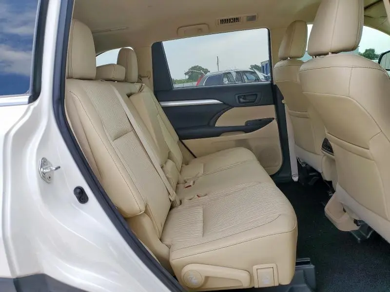 2015 TOYOTA HIGHLANDER LE  