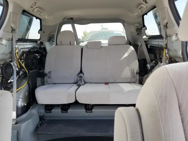 2017 TOYOTA SIENNA LE