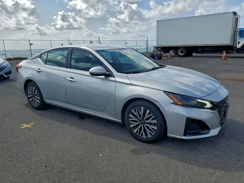 2023 NISSAN ALTIMA SV  