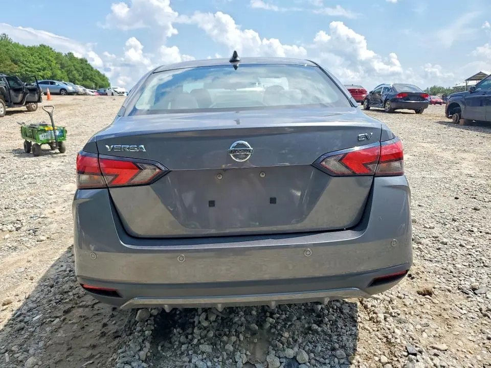2021 NISSAN VERSA SV  