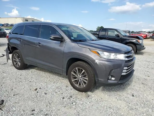 2019 TOYOTA HIGHLANDER SE  