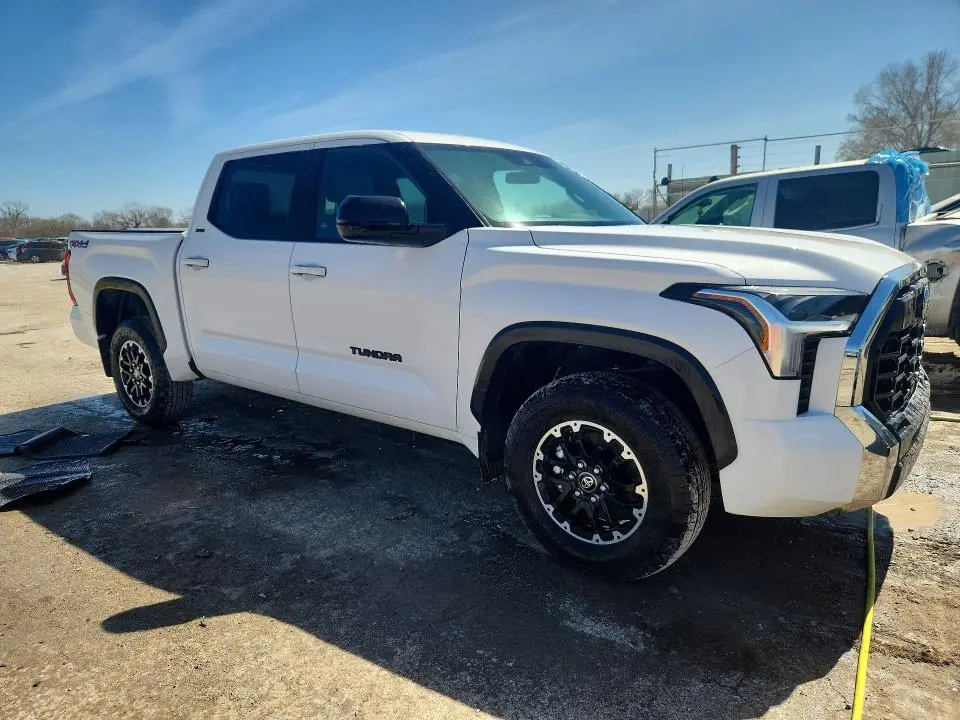 2025 TOYOTA TUNDRA SR5  