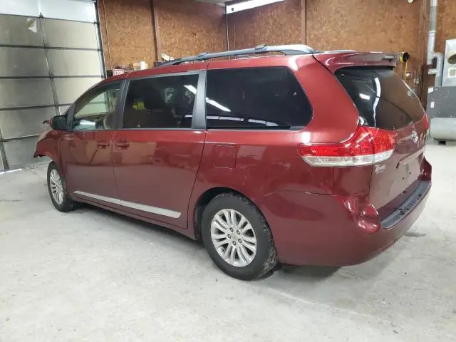 2013 TOYOTA SIENNA XLE  