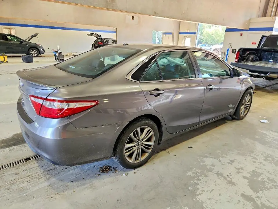 2015 TOYOTA CAMRY SE  