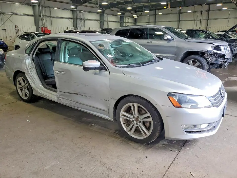 2013 VOLKSWAGEN PASSAT SE  