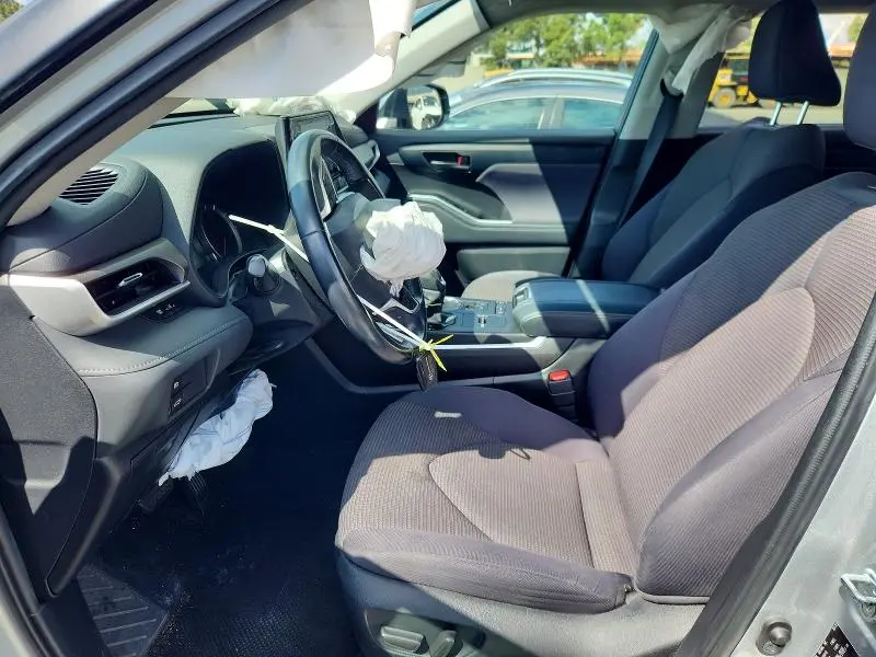 2022 TOYOTA HIGHLANDER LE  