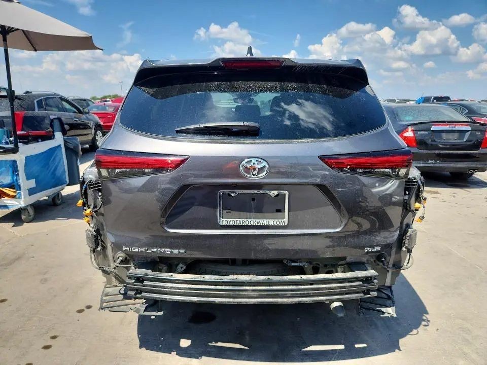 2021 TOYOTA HIGHLANDER XLE  