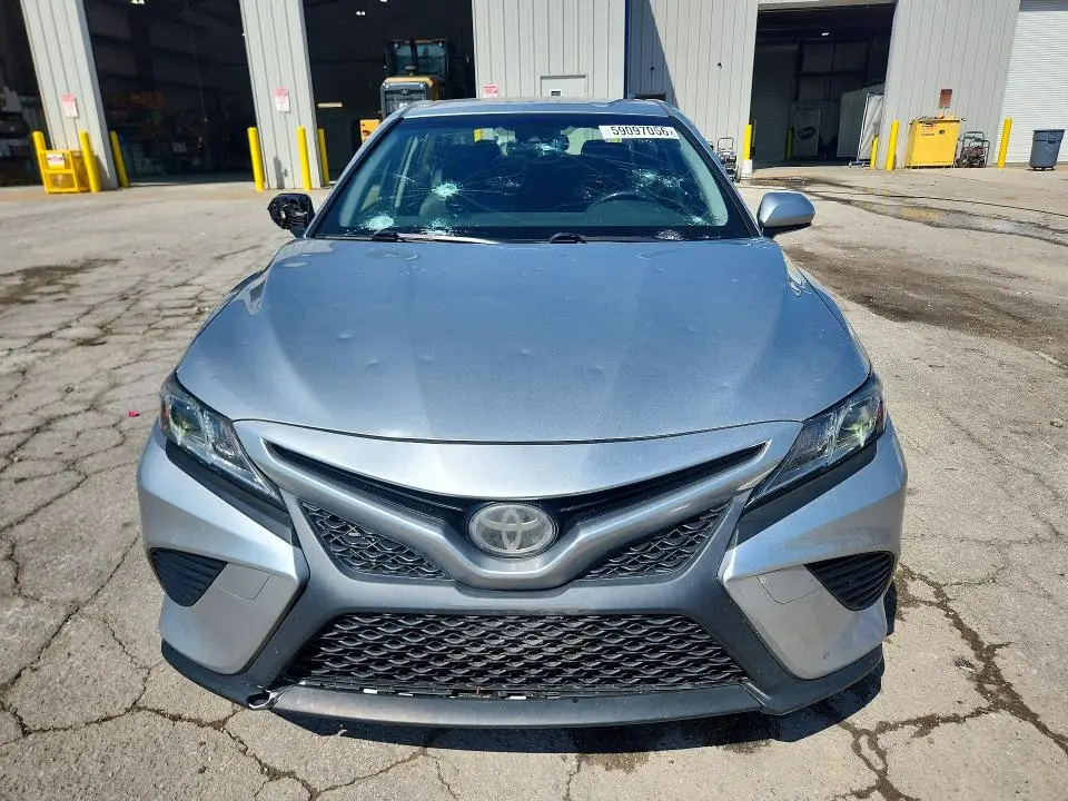 2018 TOYOTA CAMRY SE  